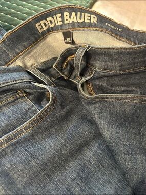 Eddie Bauer Men's Straight Fit Blue Denim Jeans with Contrast Stitching